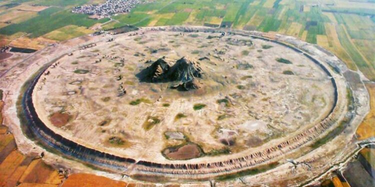 The ancient round city of Darabgard