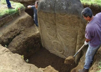 The Enigmatic Inscriptions of the Easter Island Moais