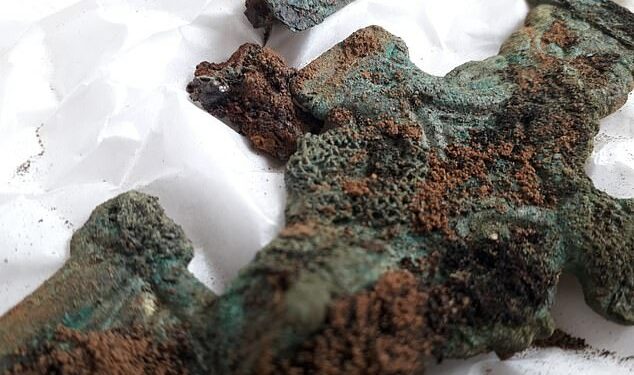 4,000 Years old Anglo-Saxon Settlement and Cemetery Unearthed in England