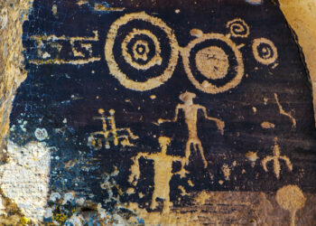 The Legend of the “Flying Shields” of the Hopi Indians