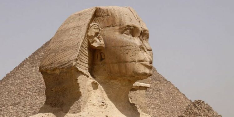 A New geological study shows that the great sphinx of Giza is 800,000 Years old