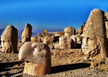 13,000-Year-Old Ancient Megalithic Ruins Found In Turkey – Who Built Them?