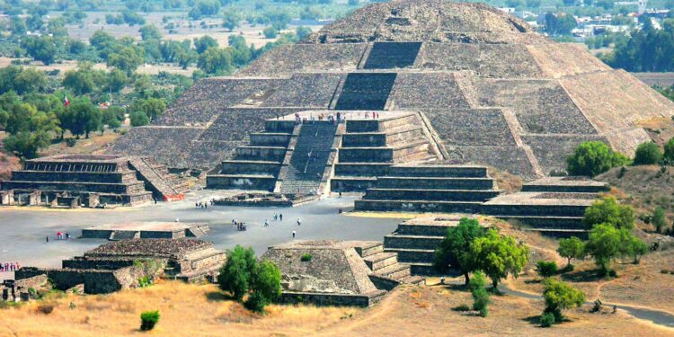 Archaeologists Discover A Passage to the Underworld At The Pyramid Of The Moon In Teotihuacan