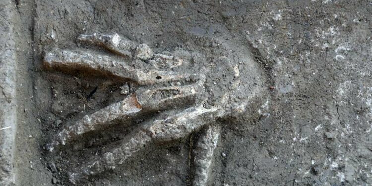 3600-year-old pits full of giant hands discovered in Egypt