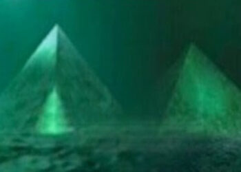 Two Giant Underwater Crystal Pyramids Discovered In The Centre of The Bermuda Triangle (Video)