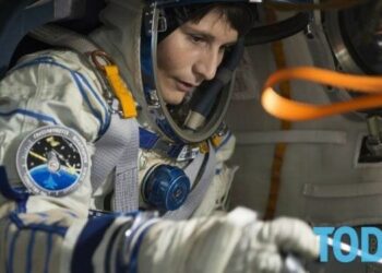 Astronaut Screams In Fear When Two UFOs Appeared During Live Stream Near The International Space Station (Video)